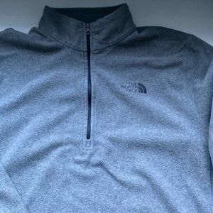 Men’s North Face gray fleece quarter zip. Large.